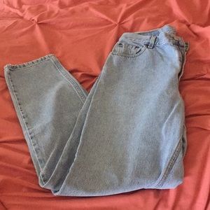12 L Levi's mom jeans